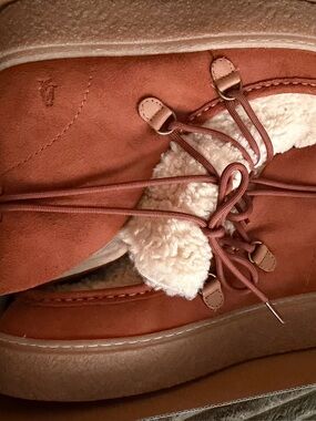 BNIB Hush Puppies Booties